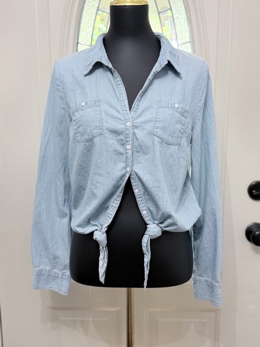 L.E.I Chambray Button Down Tie Front Shirt Light Wash Long Sleeve Size Large